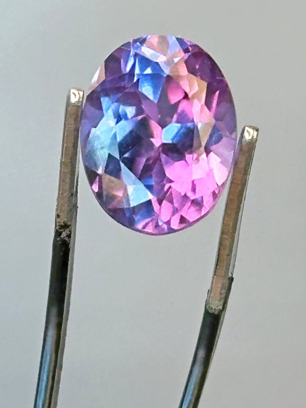 VIBRANT Certified Color Changing Sapphire